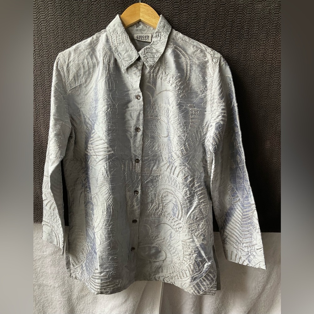 Chico's Design Silver 3/4 Sleeve Fitted Blouse